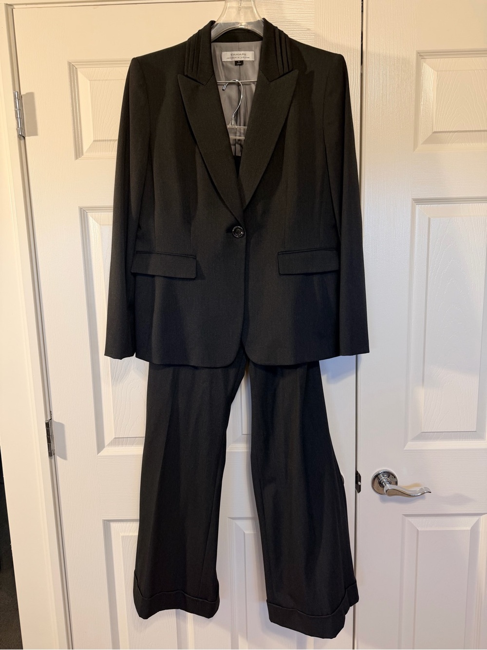 Charcoal Grey Women's Two-Piece Blazer and Pant Suit by Tahari Arthur Levine 16